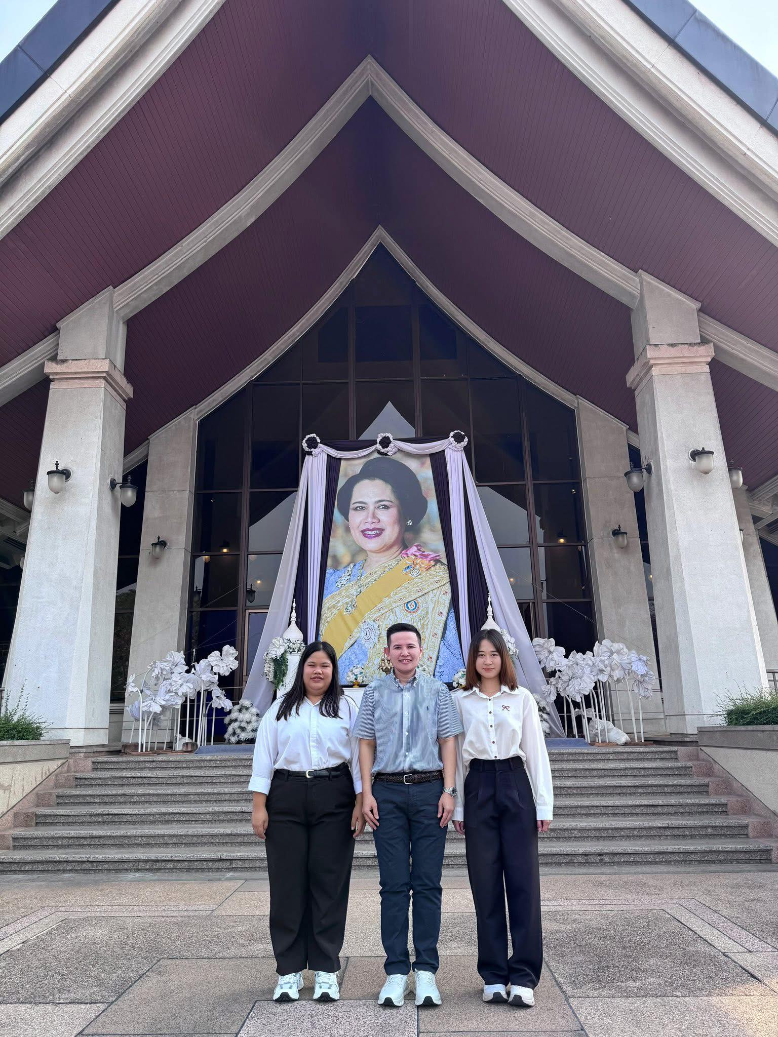 title - เข้าร่วมโครงการ “รักแห่งศิลป์ รักแห่งแผ่นดิน” เพื่อแสดงความจงรักภักดีและน้อมรำลึกในพระมหากรุณาธิคุณของสมเด็จพระนางเจ้าสิริกิติ์ พระบรมราชินีนาถ พระบรมราชชนนีพันปีหลวง 